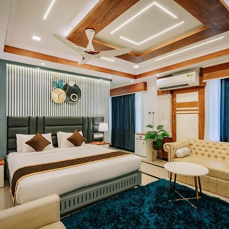 Excellency Airport Hotel Kochi エクステリア 写真
