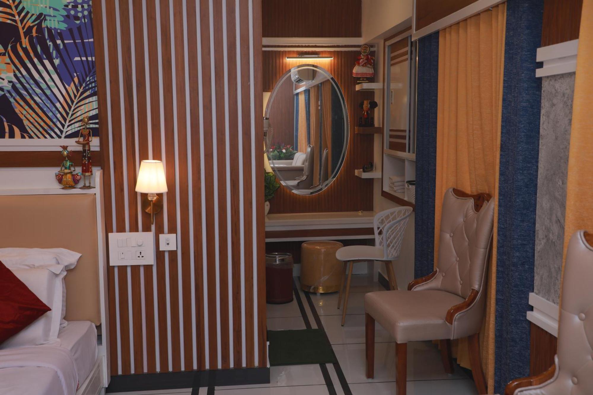 Excellency Airport Hotel Kochi エクステリア 写真