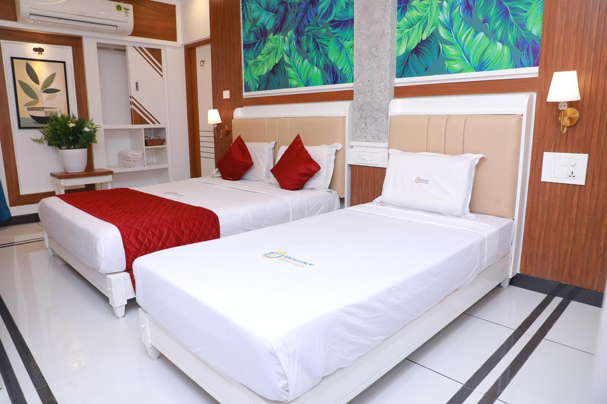 Excellency Airport Hotel Kochi エクステリア 写真